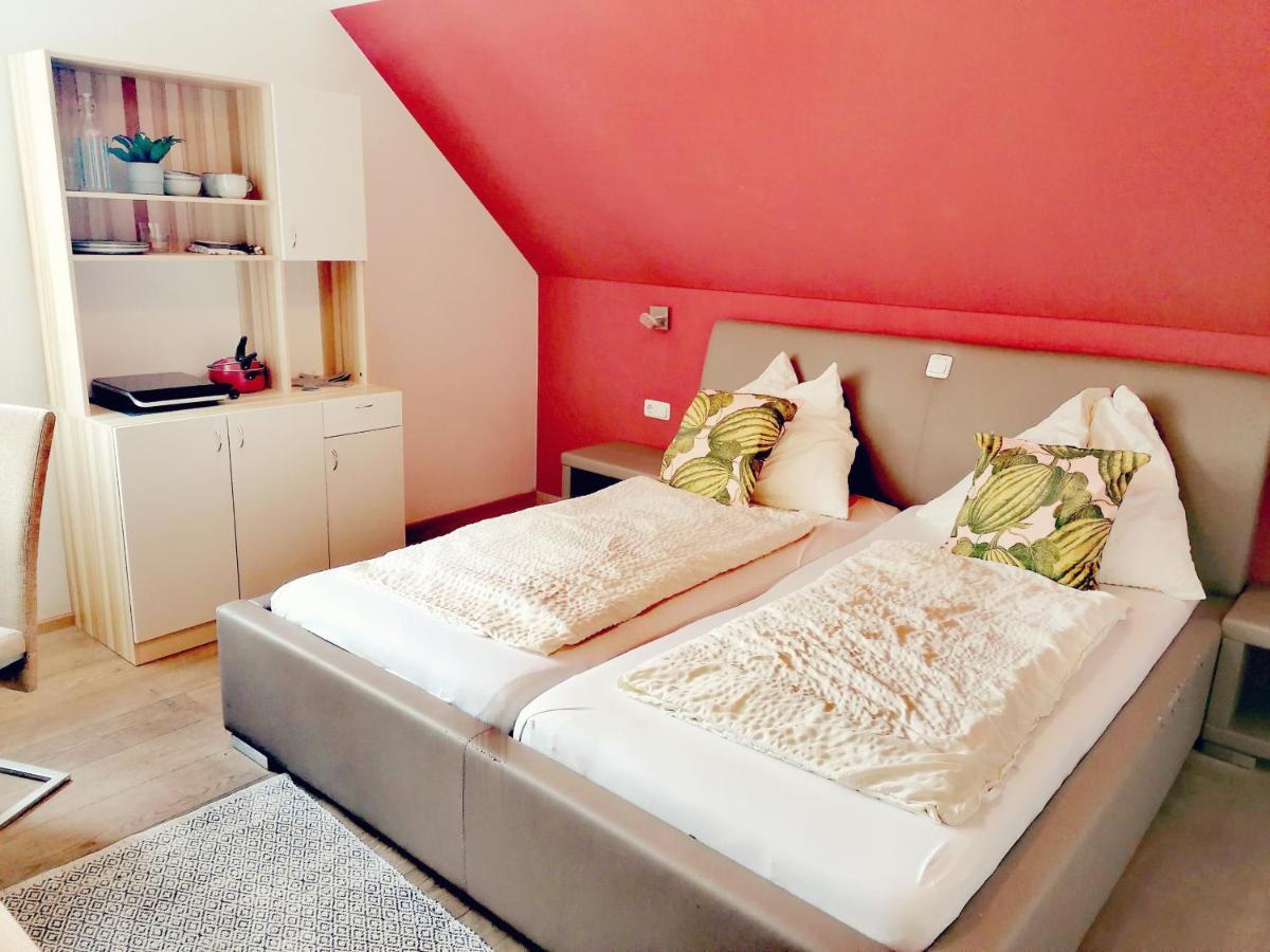 Taferne In Koestendorf - Ferienwohnung Monteurzimmer Neumarkt am Wallersee Exterior foto