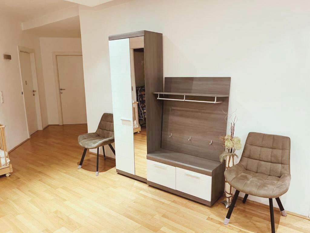 Taferne In Koestendorf - Ferienwohnung Monteurzimmer Neumarkt am Wallersee Exterior foto