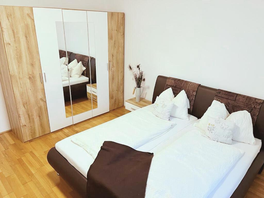 Taferne In Koestendorf - Ferienwohnung Monteurzimmer Neumarkt am Wallersee Exterior foto