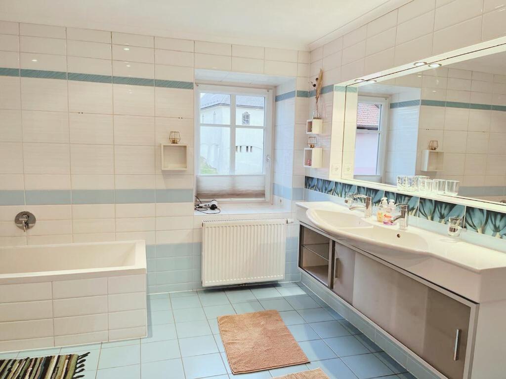 Taferne In Koestendorf - Ferienwohnung Monteurzimmer Neumarkt am Wallersee Exterior foto